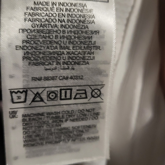 NWT Adidas golf or tennis skort. Front pockets.  White.  Orange logo. Size Small - Picture 6 of 7